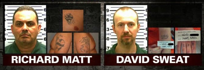 Valokuva cnn: n kautta vuoden 2015 vankilatapauksessa pari tappajaa, Richard Matt ja David Sweat pääsivät vankilalaitoksesta väestöön. Valtakunnallinen metsästys aloitettiin ja viranomaiset julkaisivat valokuvia heidän tatuoinnistaan ​​yleisölle auttaakseen tunnistamaan nämä kaksi. Mattilla oli merijalkaväen logo ja kotka oikealla olkapäällään, käärme vasemmalla ja kaksi sydäntä toisiinsa kietoutuneena rinnassaan. Hiki on täynnä