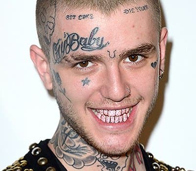 Ο 21χρονος ράπερ που συγκλόνισε τον κόσμο πριν από λίγο καιρό πέθανε λόγω τυχαίας υπερβολικής δόσης ναρκωτικών, ήταν γνωστός και αγαπήθηκε για τα τρελά τατουάζ του προσώπου του. Σύμφωνα με το tattoosme.com, μίλησε για μερικά από τα τατουάζ του, συμπεριλαμβανομένων των τατουάζ του προσώπου του,
