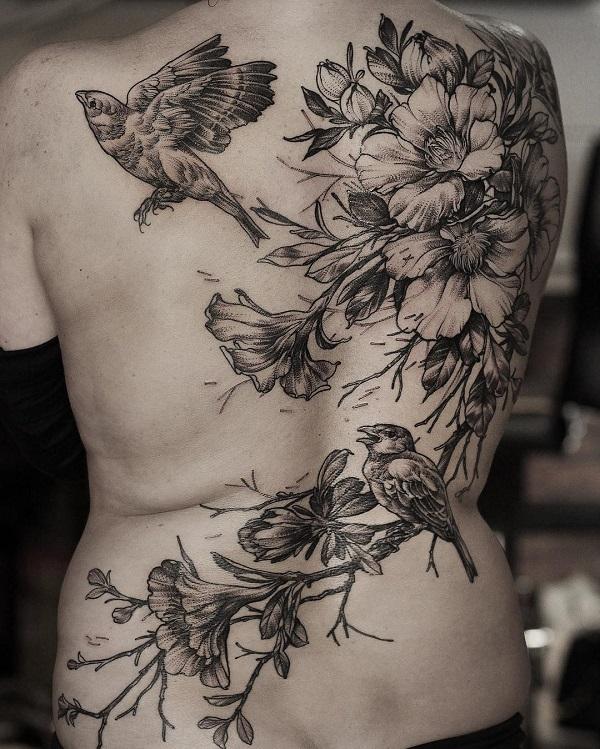 Τατουάζ πουλιών με λουλούδια πίσω