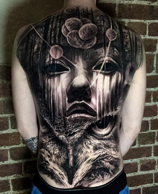 Γυναίκα και κουκουβάγια πλάτη τατουάζ