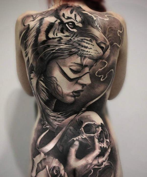 Γυναίκα τίγρης πίσω τατουάζ