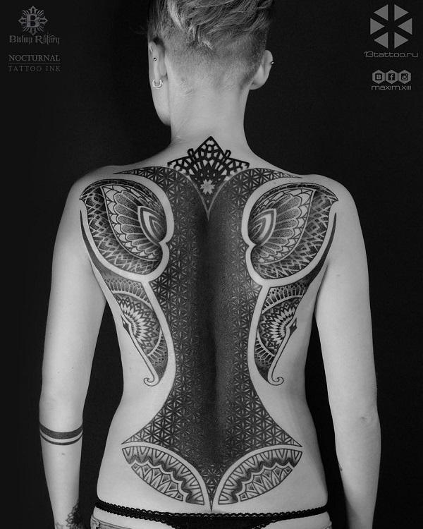 Mandala selän tatuointi