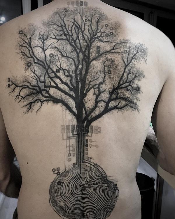 δέντρο πίσω τατουάζ