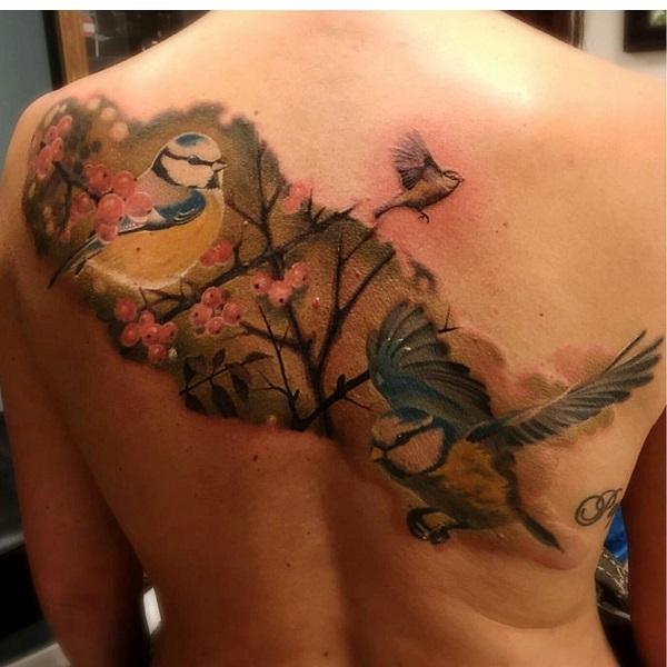 χρωματιστά-πουλιά-και-δέντρο-πίσω-τατουάζ-51