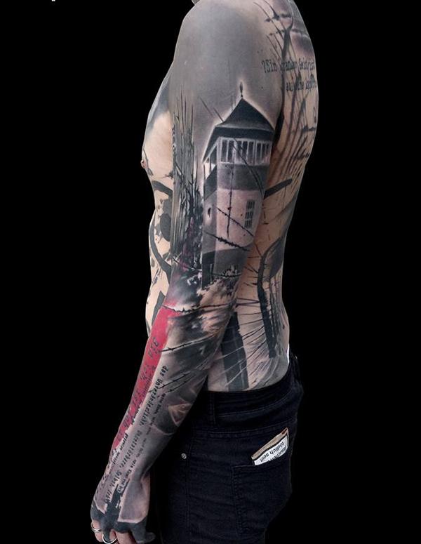 Utrolig tatovering med fuld ærme i Trash Polka -stil