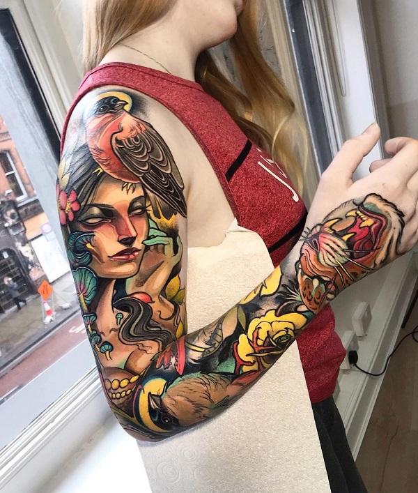 Stilfuld kvinde tatovering med fuld ærme