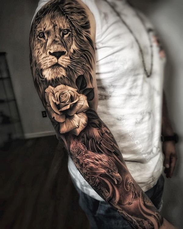 Lion rose og fugl tatovering med fuld ærme
