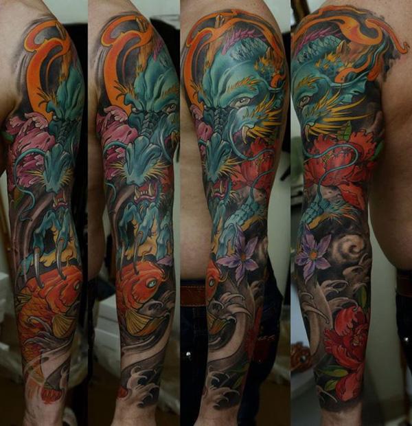 Farvet ærmet tatovering med drage og kio fisk til mænd