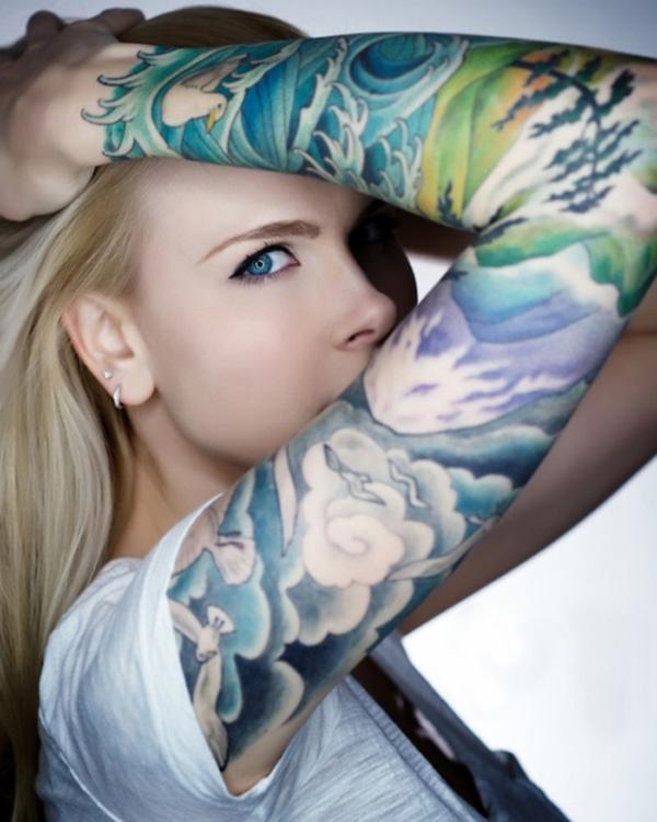 Bølge- og sky -tatovering i japansk stil på fuld arm til kvinder