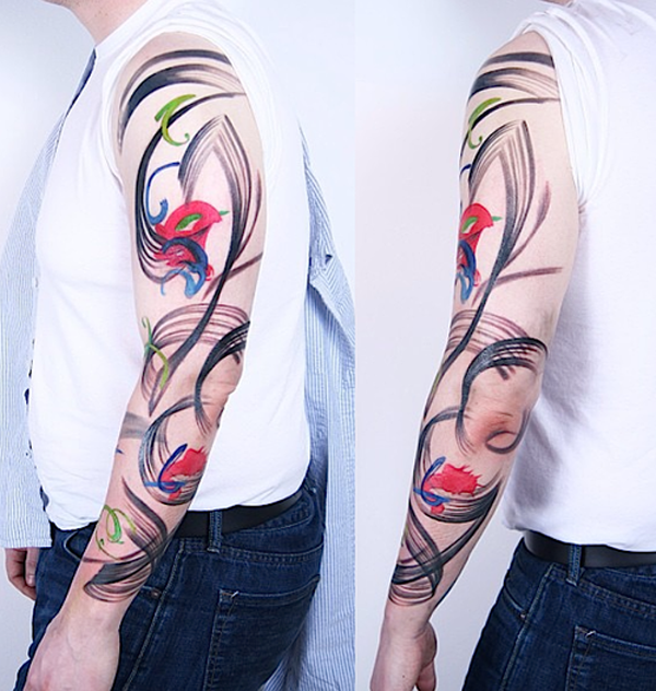 Stiliserede blomster og blade ærmet tatovering i akvarel stil