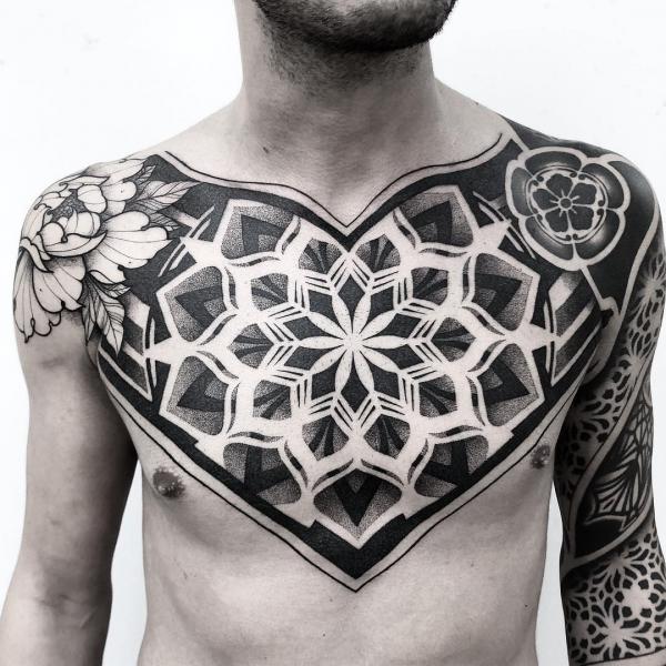 Γεωμετρικό τατουάζ μάνταλα σε σχήμα καρδιάς