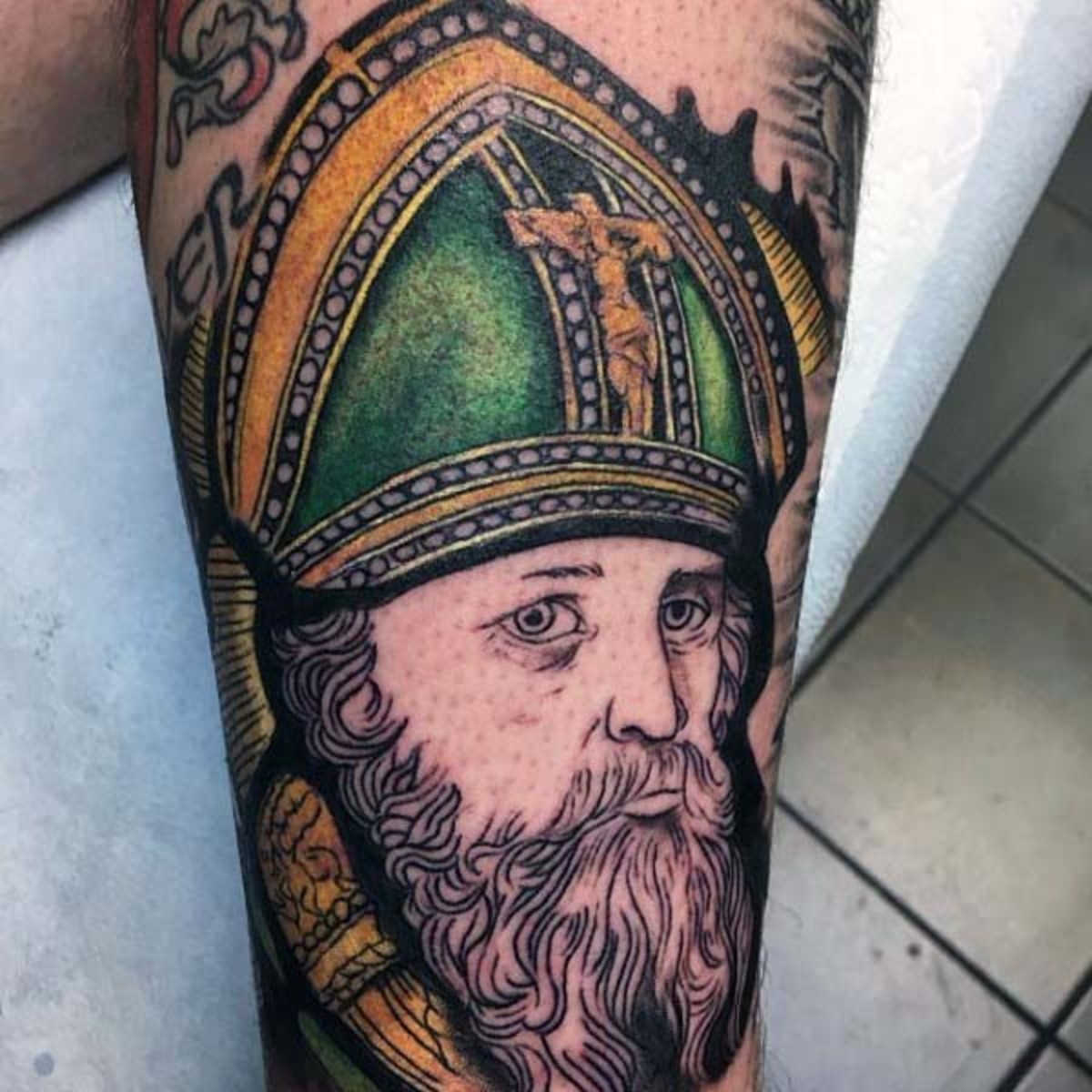 saint-patrick-guys-irish-themed-arm-tattoo-ideas