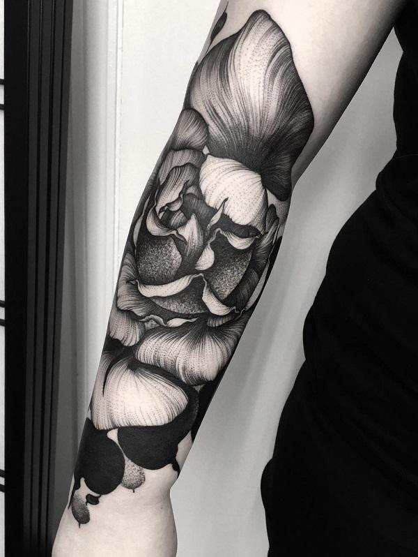 Tatovering af blomster underarm