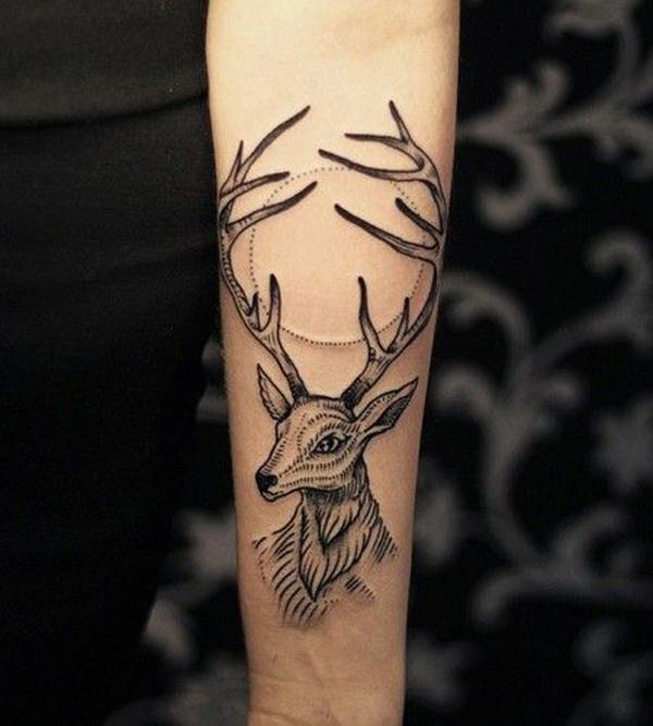 Cool Deer kyynärvarren tatuointi