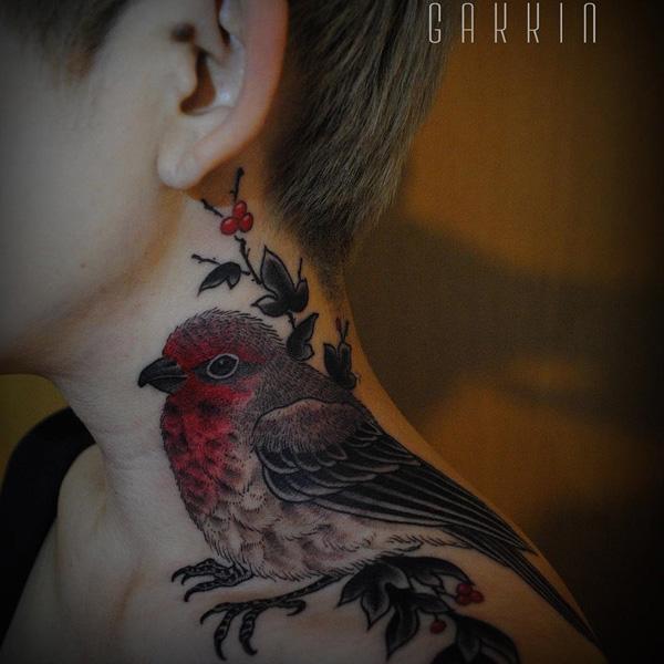 fugl-tatovering-på-hals-65