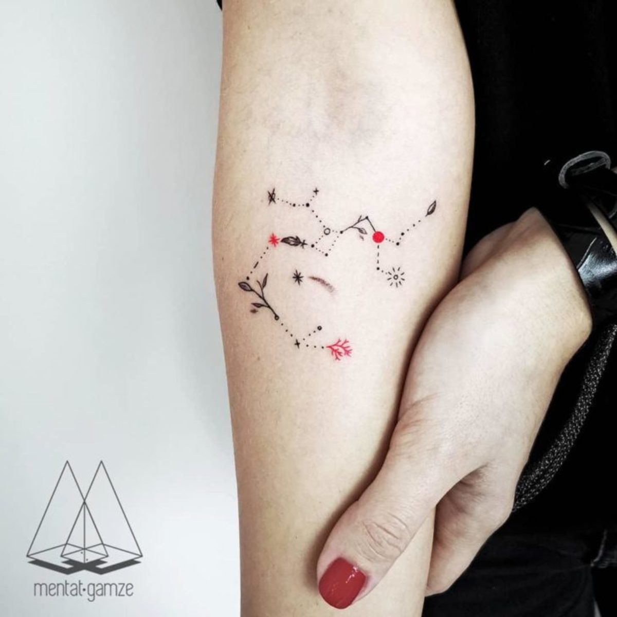 Skytten-Constellation-Tattoo-by-Mentat-Gamze-728x728