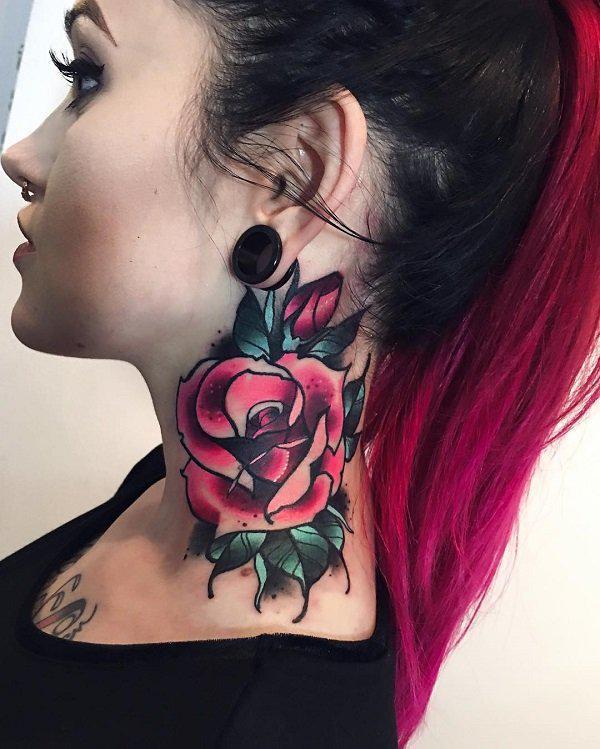 Rose tatuointi kaulassa