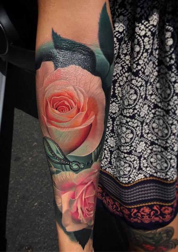 Ruusun kyynärvarren tatuointi