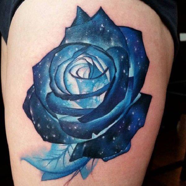 Sininen galaktinen ruusu tatuointi