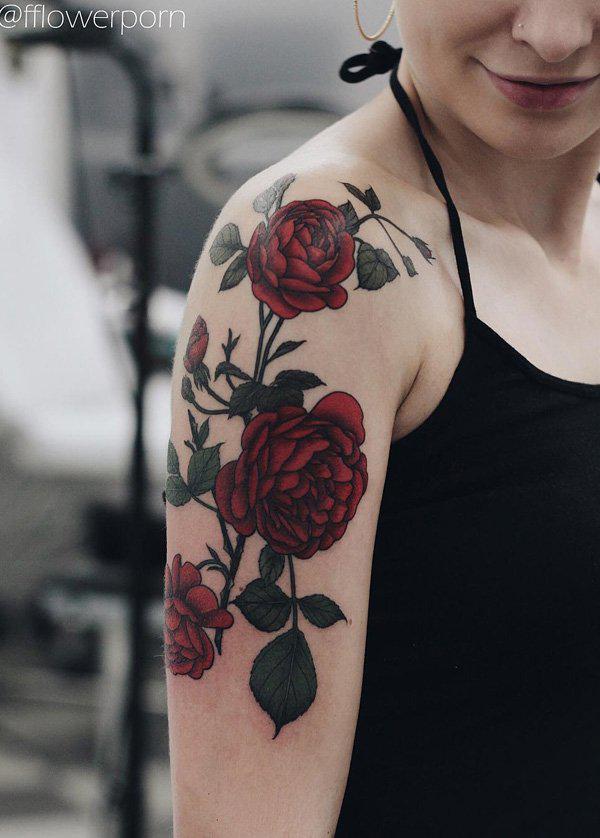 Ruusu puolihihan tatuointi