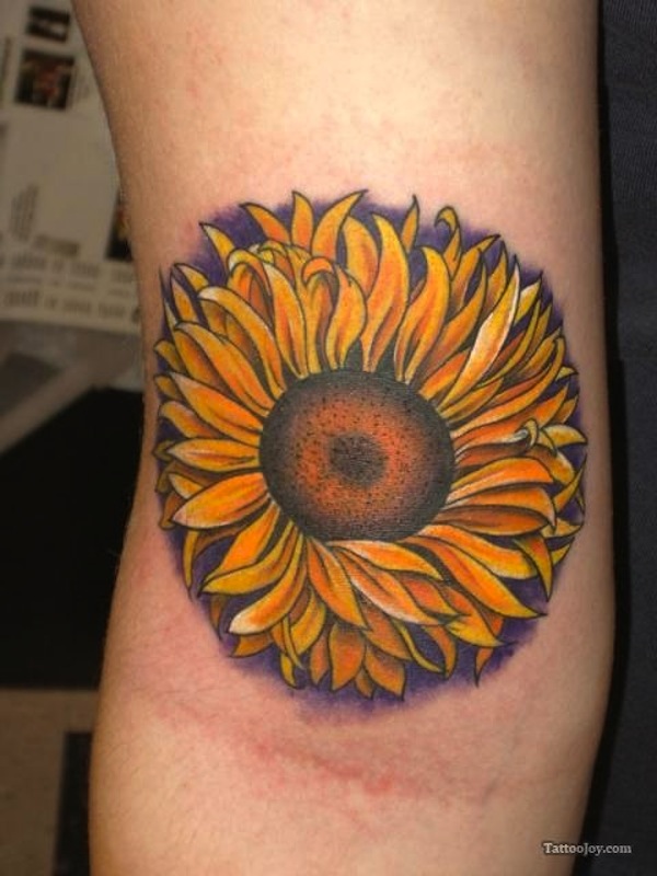 125 Auringonkukka -tatuointi piristää päivääsi