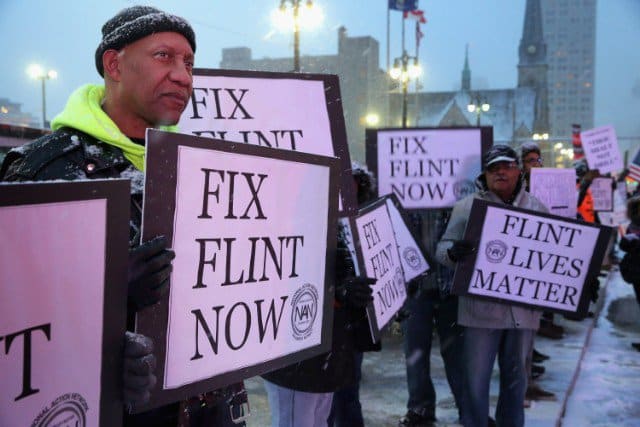 Viimeisenä mutta ei vähäisimpänä, kansanterveydellinen hätä, joka on tuhonnut Flintin vuodesta 2014, ansaitsee sen tämän listan kärkipaikalle.