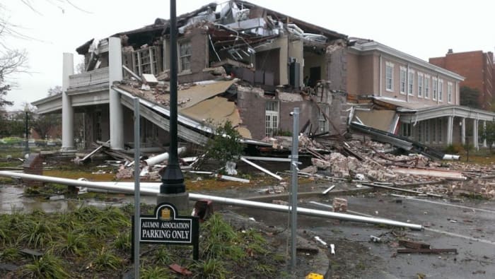 Jacksonin, MS: n asukkailla on erittäin suuri riski tornadoille ja hurrikaaneille.