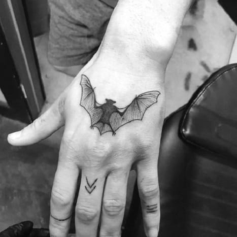 Οι νυχτερίδες είναι τα αγαπημένα τατουάζ στο φλας.