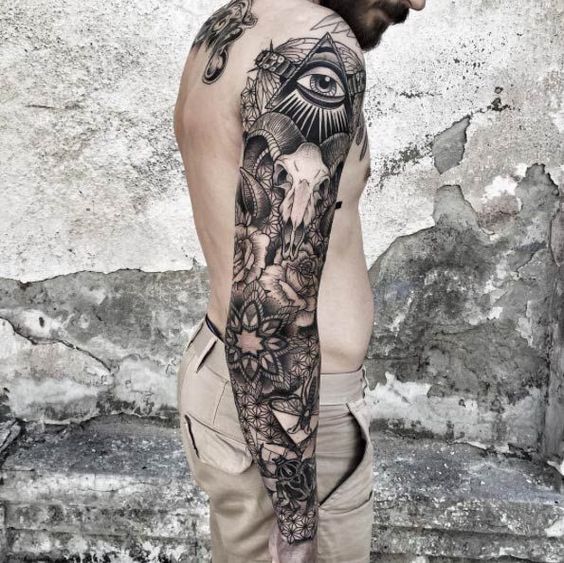 140 tatuointihihaa, jotka pudottavat leukasi