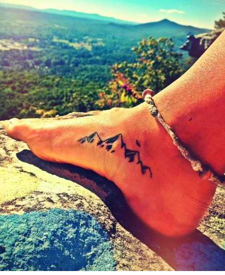 147 Σχέδια τατουάζ ποδιών που θα σας βοηθήσουν να αφήσετε ένα πιο απότομο αποτύπωμα