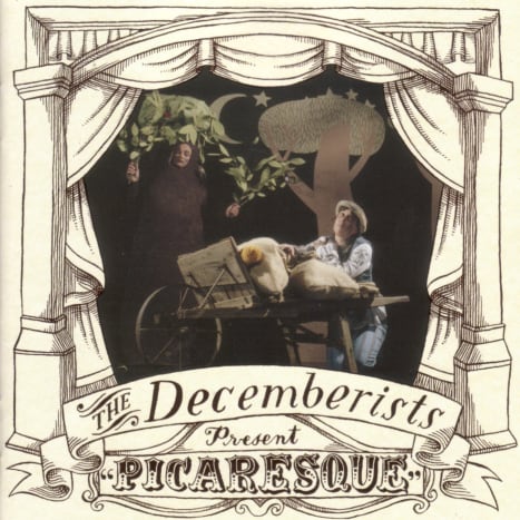 The Decemberists - Picaresque - 10 -vuotisjuhla, joka painaa eksklusiivista punaista vinyyliä, jossa on ainutlaatuinen postikorttisetti ja 16 -sivuinen kirjasen Happy Ne