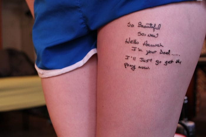 Αυτό είναι ένα ποίημα που έγραψε ένας πατέρας για την κόρη του το καλοκαίρι που γεννήθηκε. Όταν πέθανε το περασμένο καλοκαίρι, της έβαλε τατουάζ το ίδιο ποίημα.