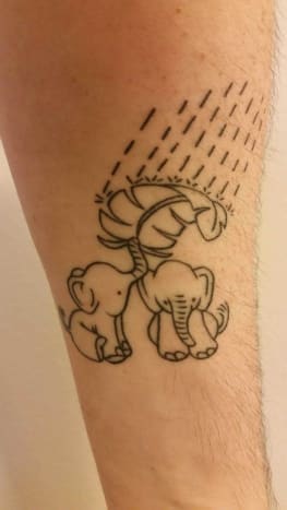Ένας άντρας έκανε αυτό το τατουάζ για τη γυναίκα του που πάσχει από κατάθλιψη.