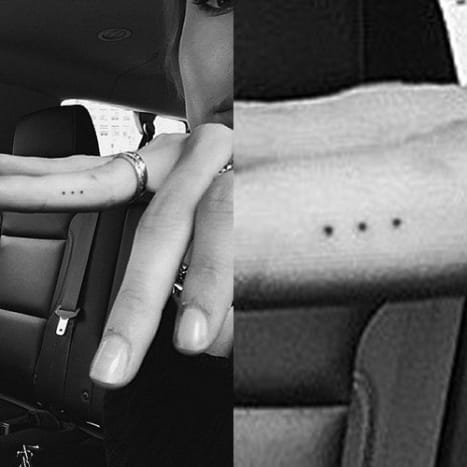 Kuva: Hailey Baldwin/Instagram Haileyssä on nimetön sormensa puolella kolme pientä mustaa pistettä, joiden uskotaan edustavan ellipsiä.