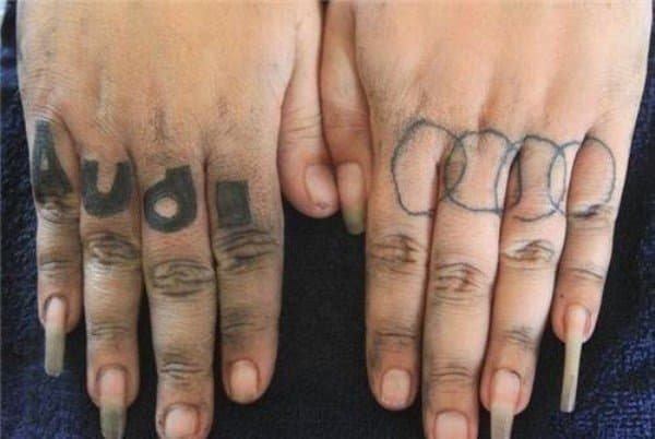Mitä tatuoinnin lisäksi kuuluu noille kynsille !?