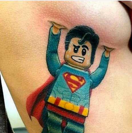 Foto via pinterest En lego -supermand kommer til at redde boob!