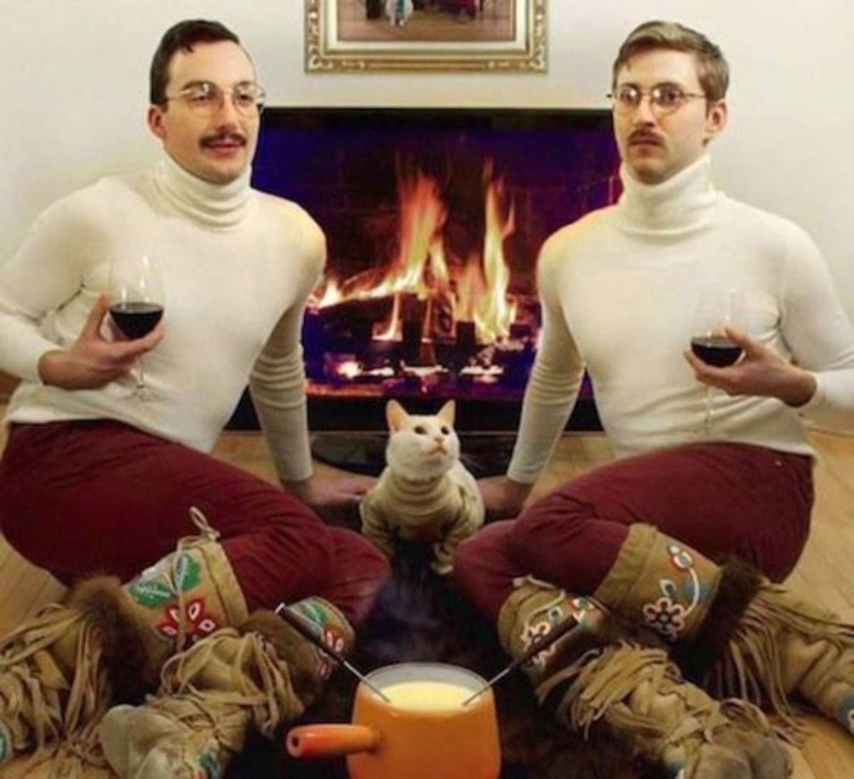 Ναι, είναι μόνο τα πουλόβερ που κάνουν αυτή την εικόνα να φαίνεται περίεργη.