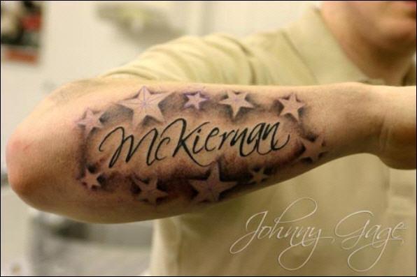 Skraverede stjerner underarm tatovering