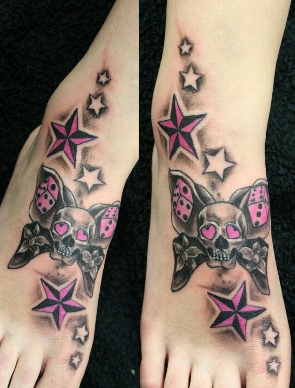 Perhonen kallo tähdet tatuointi