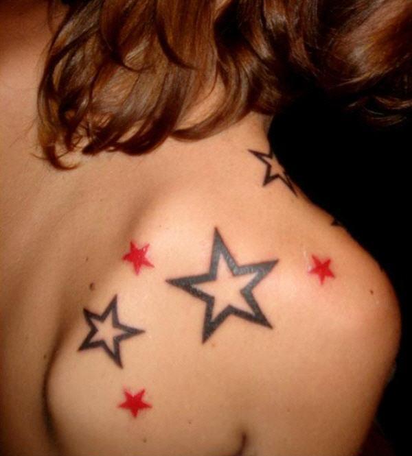 Tähtien tatuointi takana