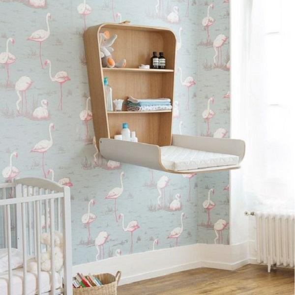 Tilaa säästävä seinälle asennettava vauvanhoitopöytä