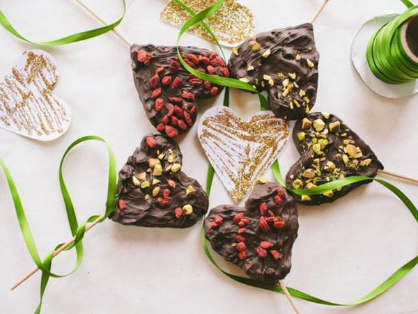 suklaa-jälkiruoka-yllätys rakkaillesi-helppo-ystävänpäivä-lahjaideoita