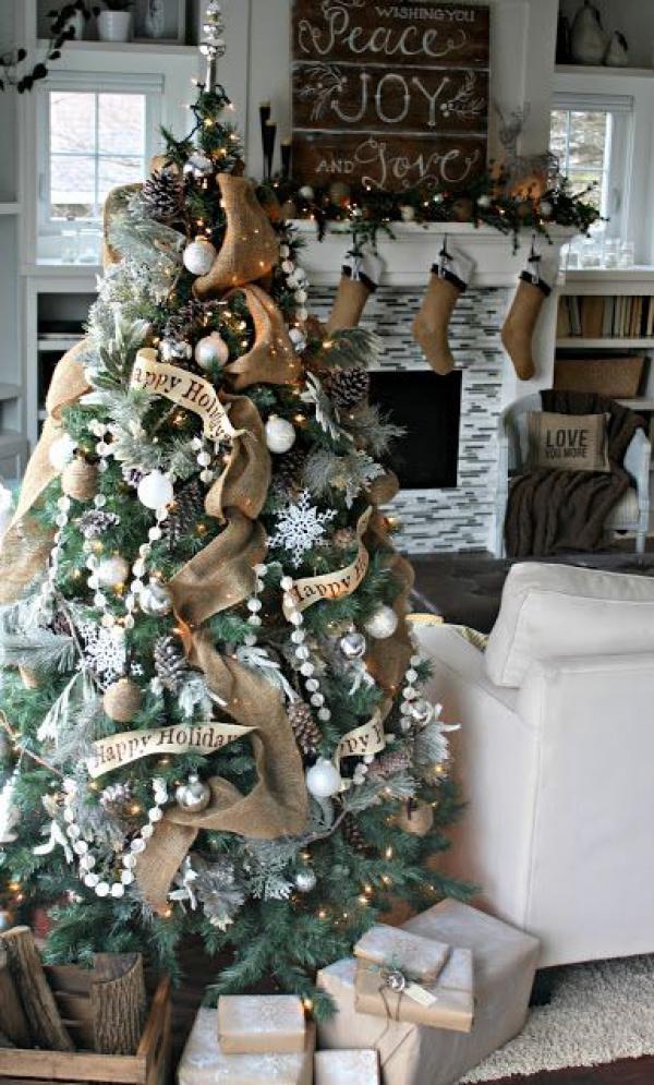 Χριστουγεννιάτικο δέντρο για τις καλές γιορτές
