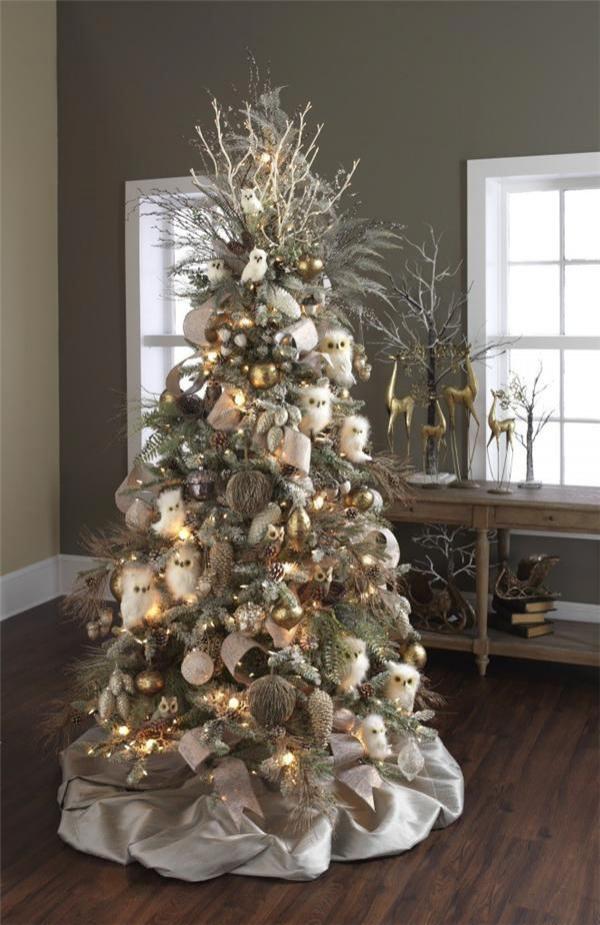 Υπέροχο χριστουγεννιάτικο δέντρο για τους λάτρεις