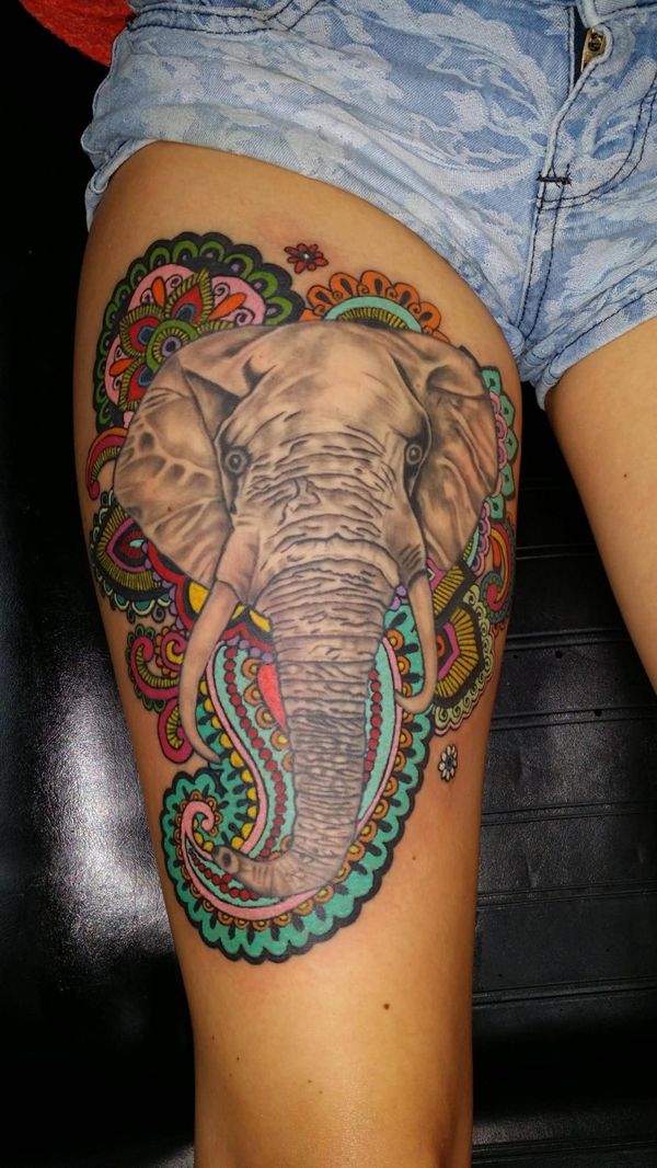 22 Τατουάζ κεφαλιού ελέφαντα σε διαφορετικά στυλ στο μηρό