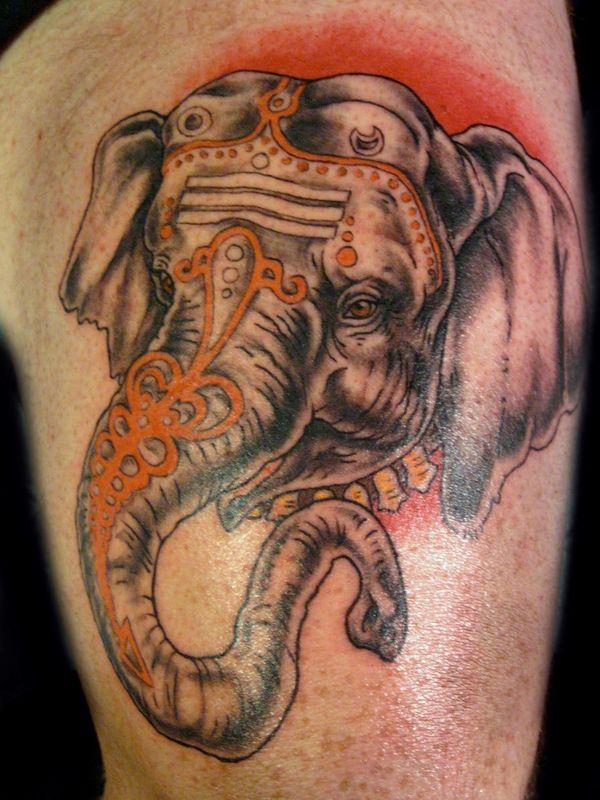 26 υπέροχο τατουάζ ελέφαντα στο μισό μανίκι
