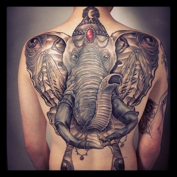 31 απίστευτο τατουάζ ελέφαντα στην πλάτη