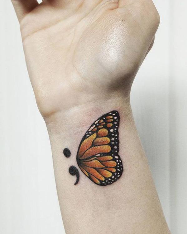 Puolipiste ja perhonen tatuointi