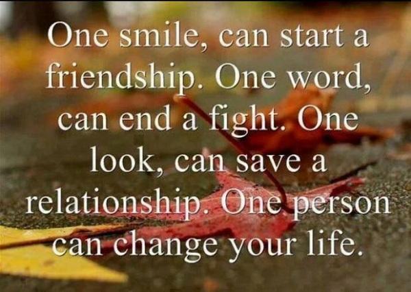Ένα χαμόγελο, μπορεί να ξεκινήσει μια φιλία. Μια λέξη, μπορεί να τερματίσει έναν αγώνα. Μια ματιά, μπορεί να σώσει μια σχέση. Ένα άτομο μπορεί να σου αλλάξει τη ζωή