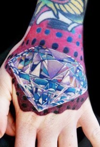 30 εκπληκτικά σχέδια τατουάζ με διαμάντια